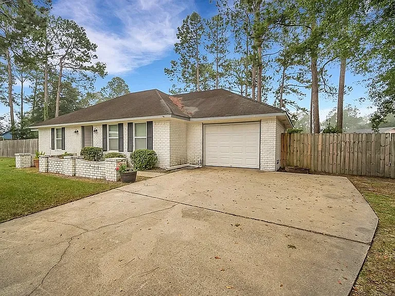 903 Teal Ct — Photo 2