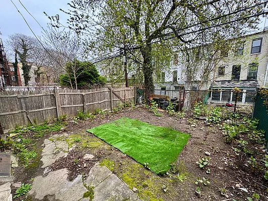 Rented by Max Apt LLC | media 24