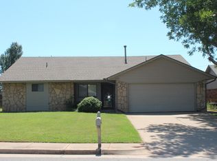 2120 W Rockypoint Dr, Edmond, OK 73003