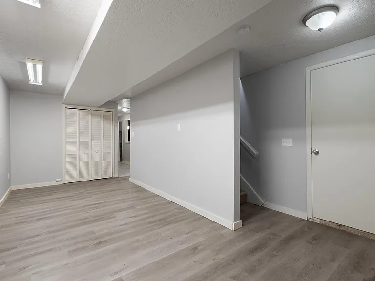 8610 S 910 E — Photo 19