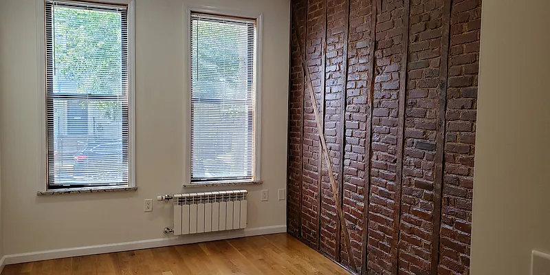 Rented by MCR Realty | media 9