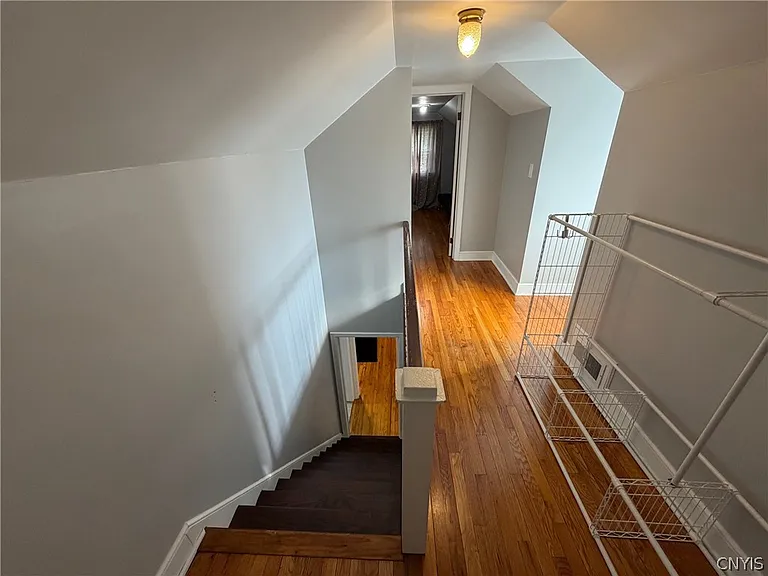 902 James St — Photo 21