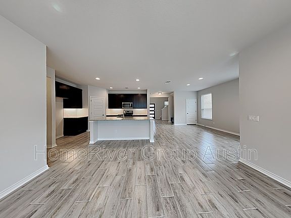 5th image of 128 Driftwood Hills Way