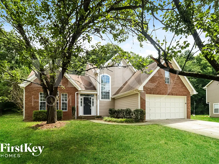 13224 Greycrest Dr — Photo 2