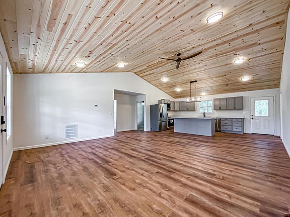 3rd image of 346 Crocket Ln