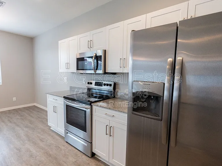 2950 N 38th St #13 — Photo 6