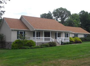 1048 Old Grandview Rd, Beaver, WV 25813