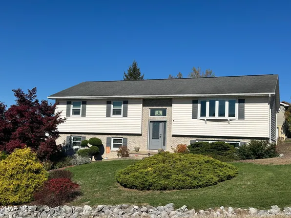 1647 Edinboro Dr, Altoona, PA 16602