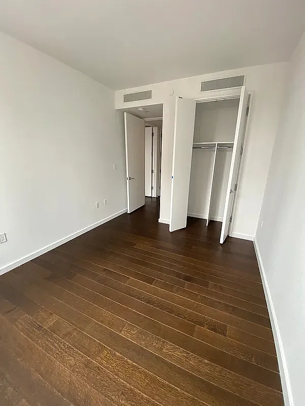 591 Third Avenue — Photo 3