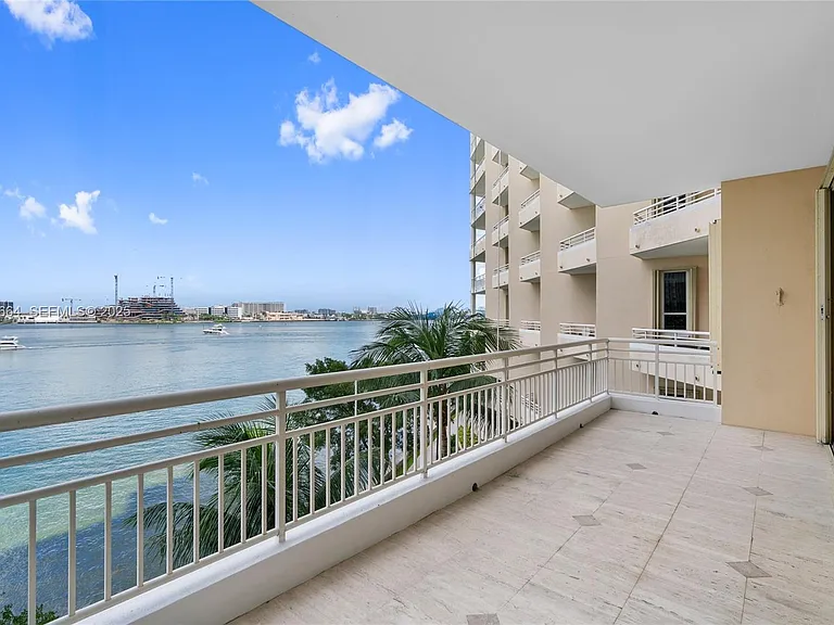 888 Brickell Key Dr #L10 — Photo 17