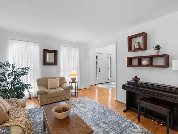 5th image of 10655 Breezewood Dr