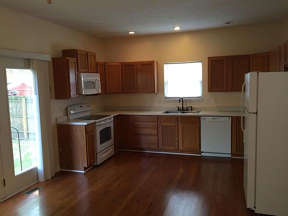 5th image of 10925 Cornell St