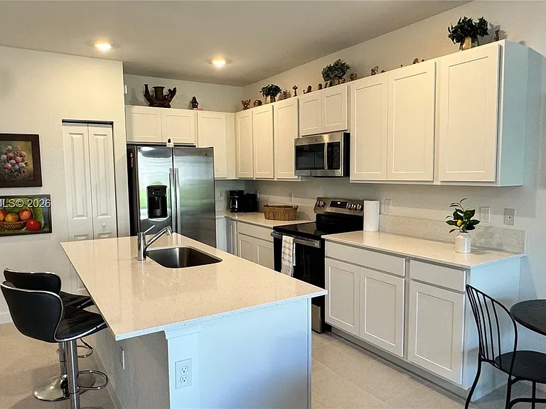 401 SE Crossoak Ln #401 — Photo 8