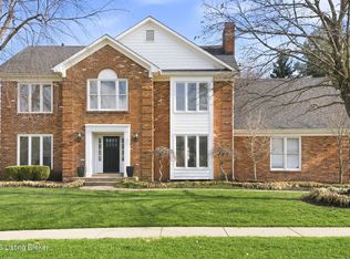 821 Foxfire Dr, Louisville, KY 40223