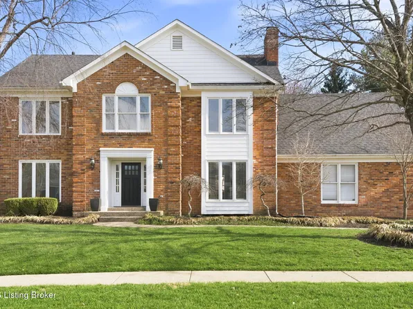821 Foxfire Dr, Louisville, KY 40223