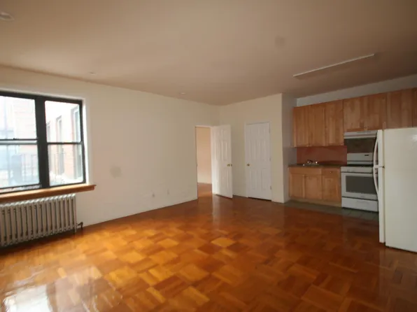 (undisclosed Address), Long Beach, NY 11561