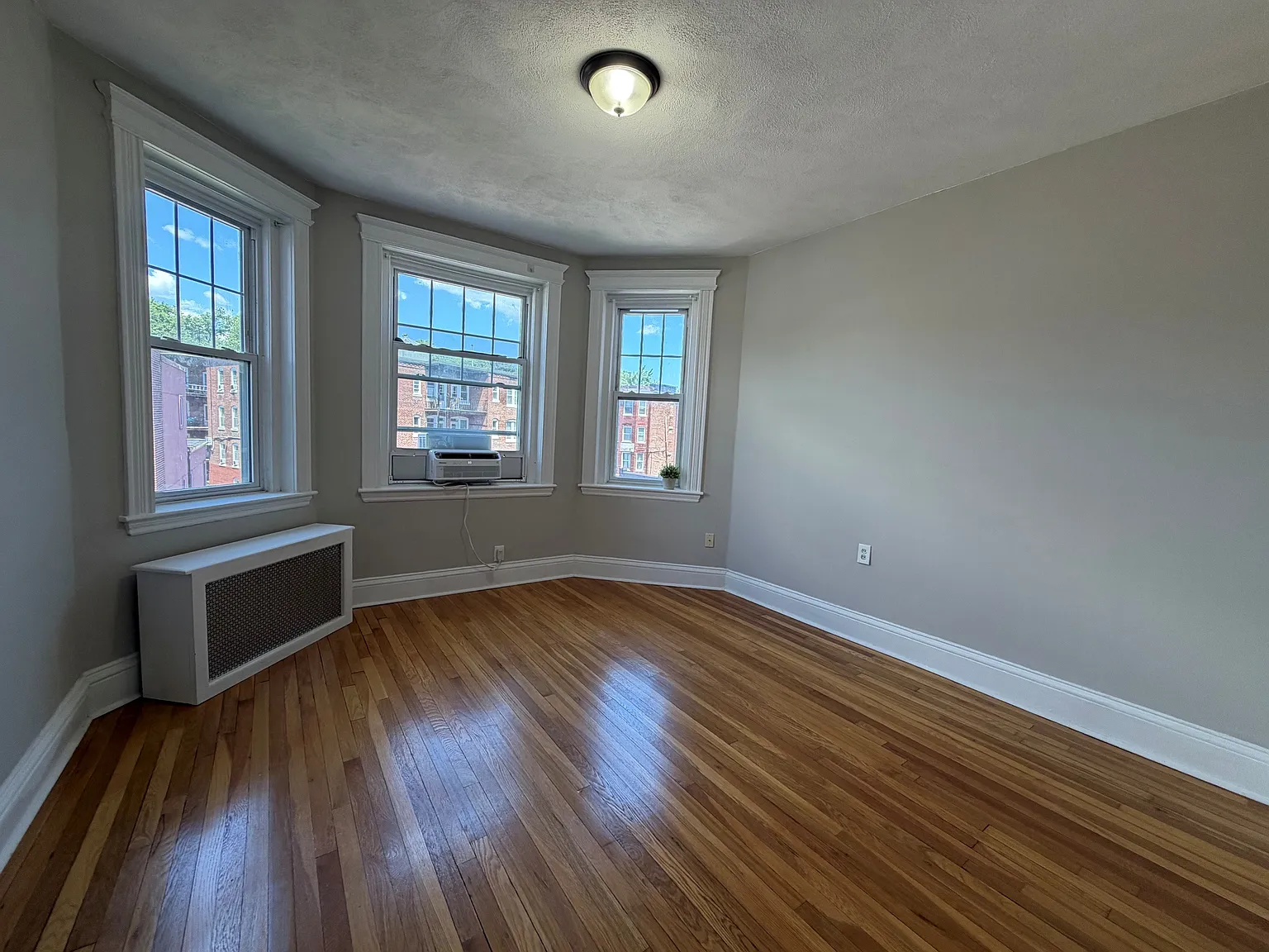 1 bed, 575 sqft, $2,100 — Photo 3