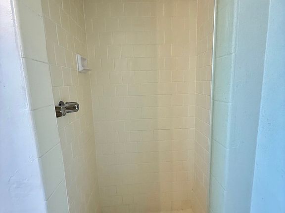 5th image of 1120 E Carson St #3