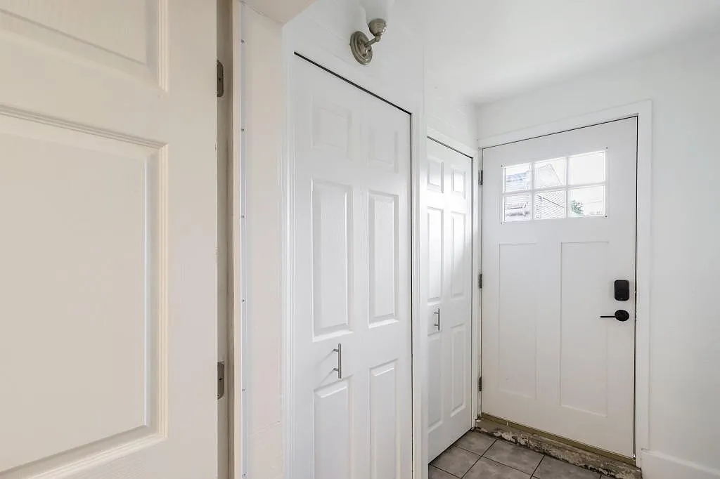 26324 Harper Ave — Photo 2