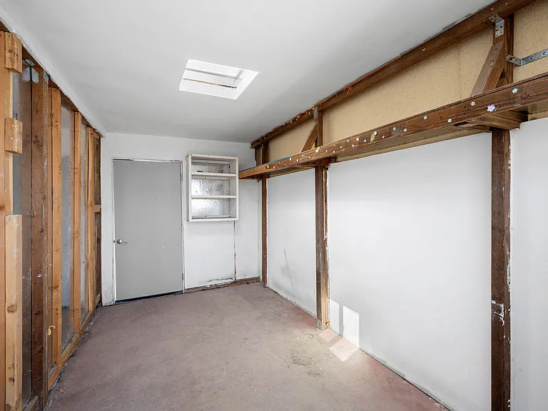 13945 Breger Ave — Photo 42