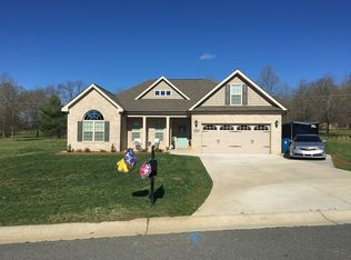 105 Solitaire Dr, Trinity, NC 27370