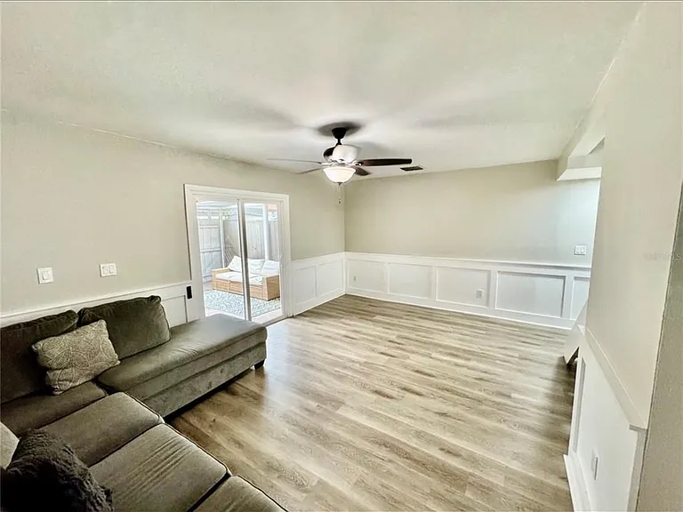 1884 Clearbrooke Dr — Photo 3