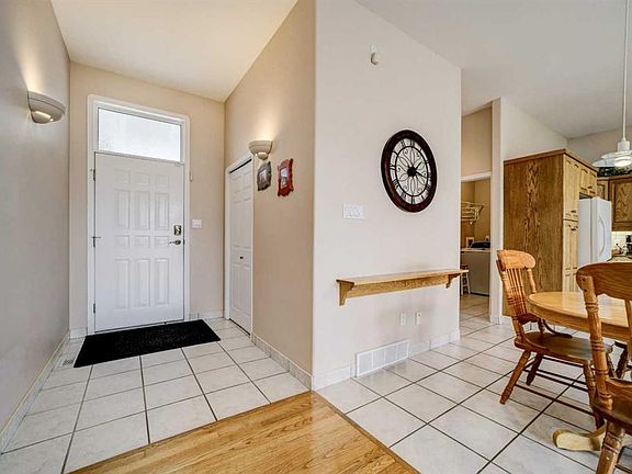 4th image of 50 N Sarcee Pl W