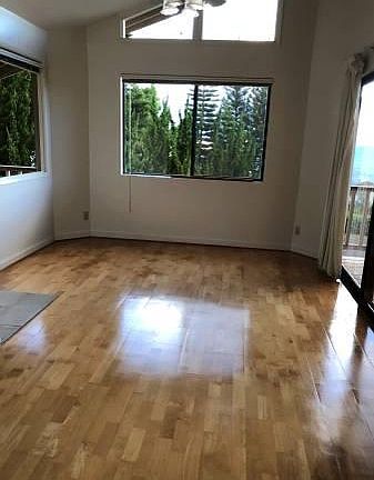 Hardwood floors and nice sunlight in the dining room