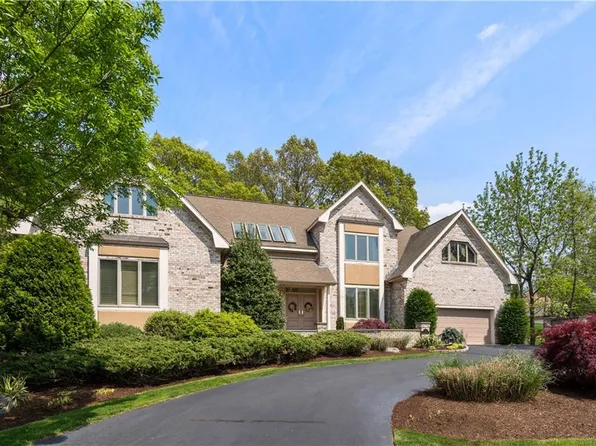 7 Oak Tree Ln, Cranston, RI 02920