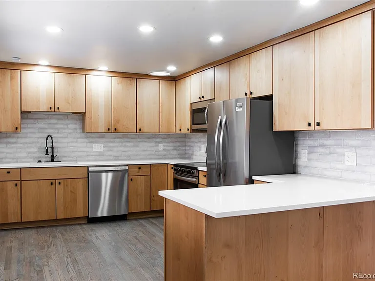 860 S Quivas St #B — Photo 2