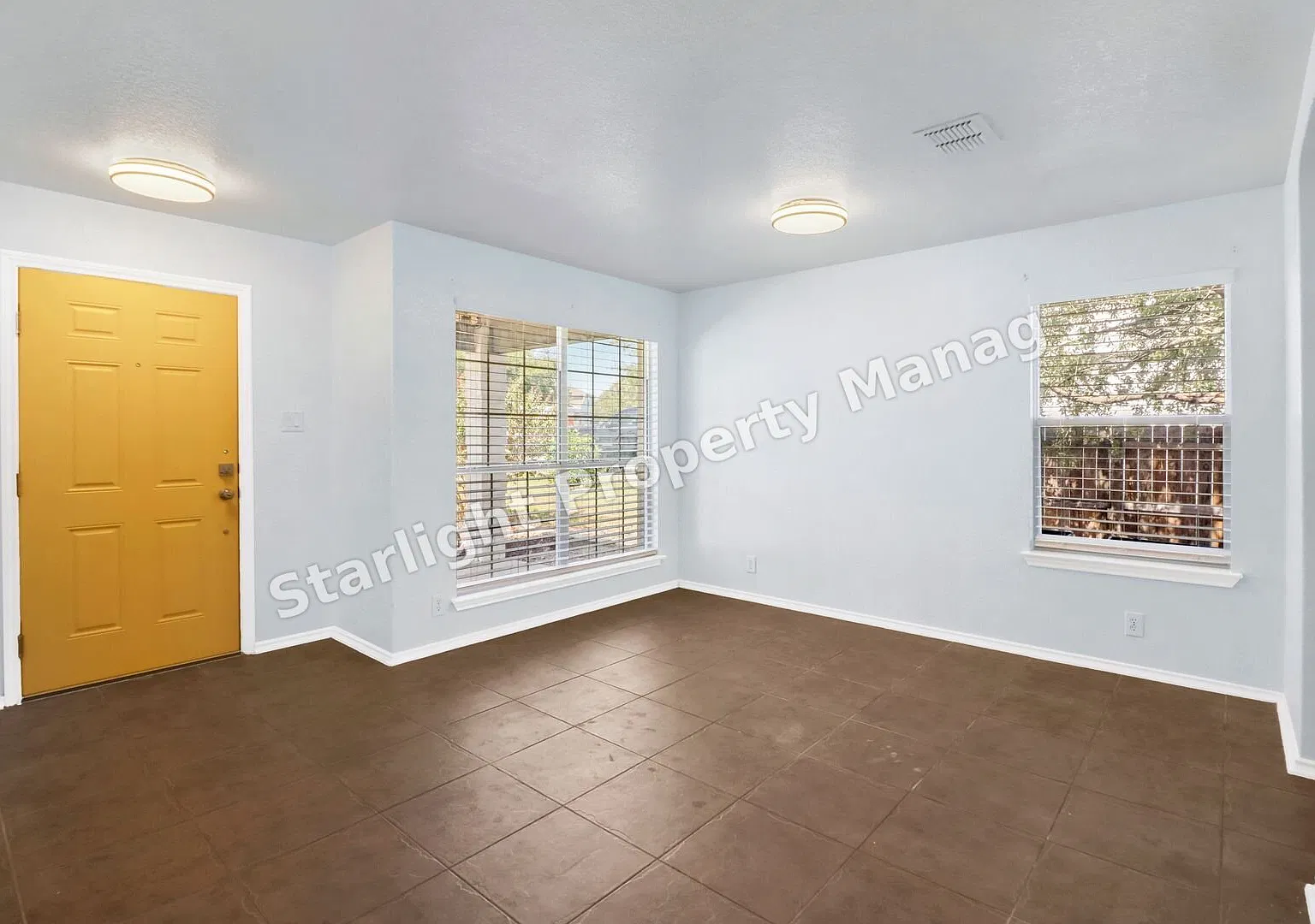 Spacious 4-Bed Oasis with Tropical Backyard Pool Oasis, Cozy Fireplace and Solar Panels at 406 Re... — Photo 4