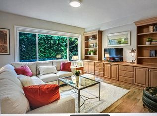 (Undisclosed Address), Lake Oswego, OR 97034