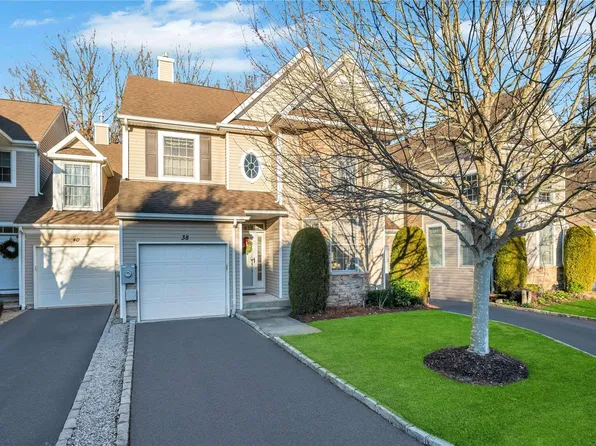 38 Eagle Circle #38, Bohemia, NY 11716