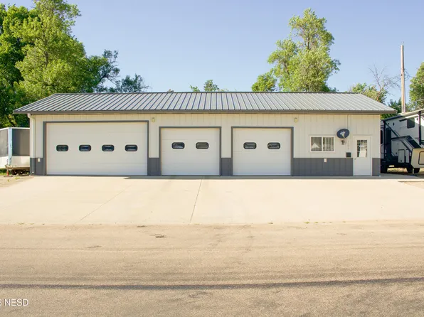 205 E 10th Ave, Webster, SD 57274