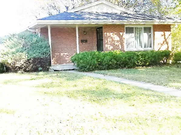 2015 Shelly Dr, Rockford, IL 61101