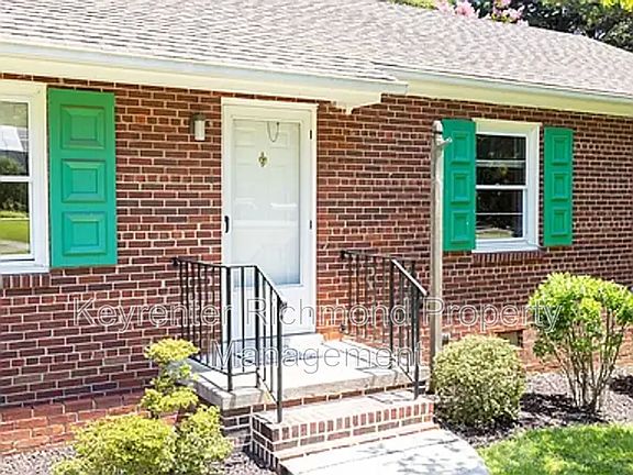 3rd image of 2811 Bon Oaks Ln