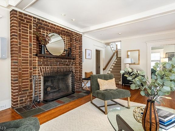 5th image of 166 Montclair Ave