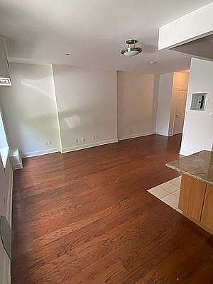 4th image of 231 E 111th St #1D