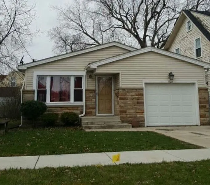 3522 Seneca Ave photo 1