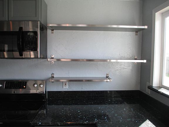 5th image of 551 SE Keel Ave