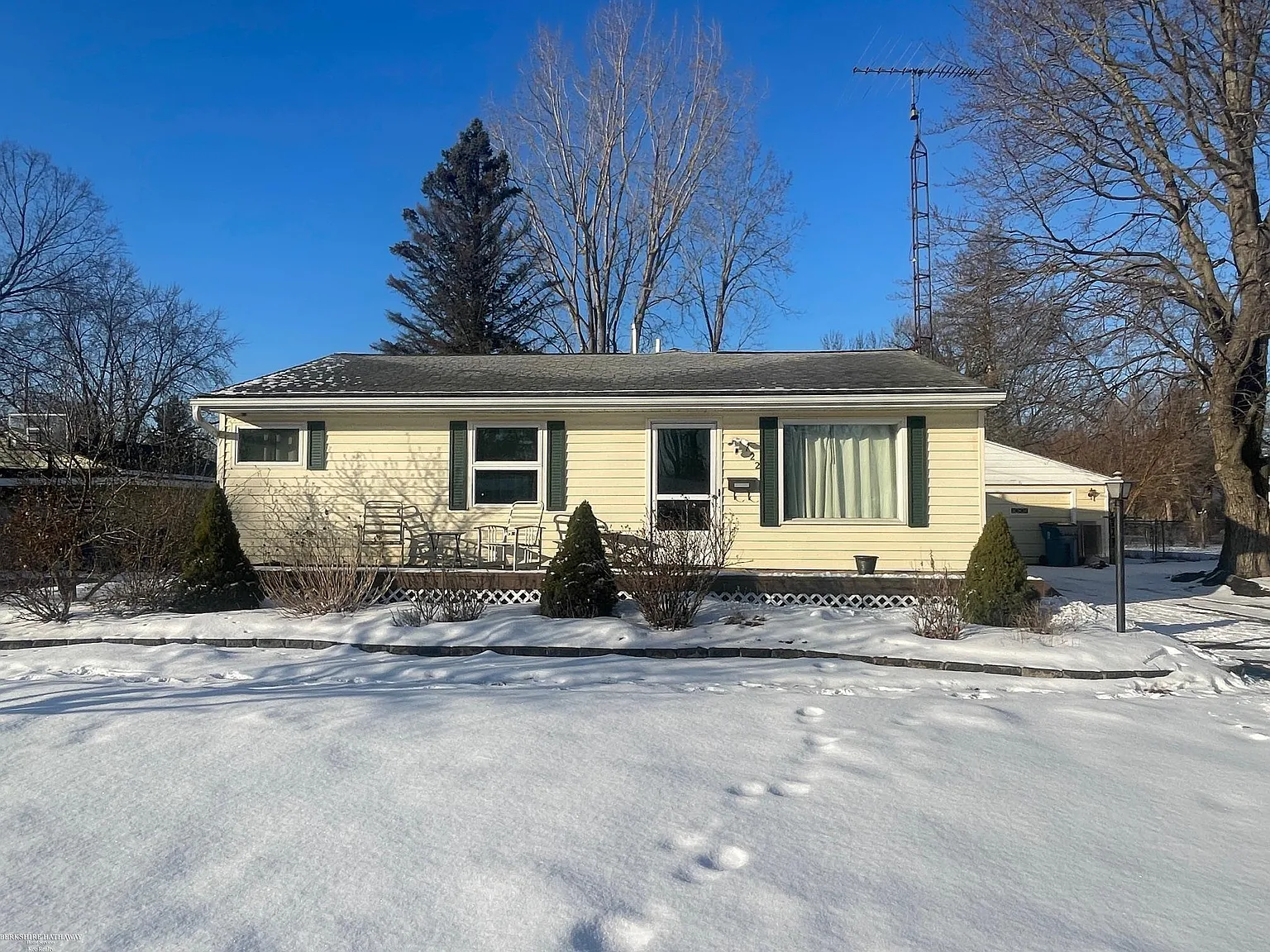 722 Richard St photo 1