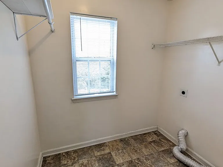 204 Burgundy Rd — Photo 13