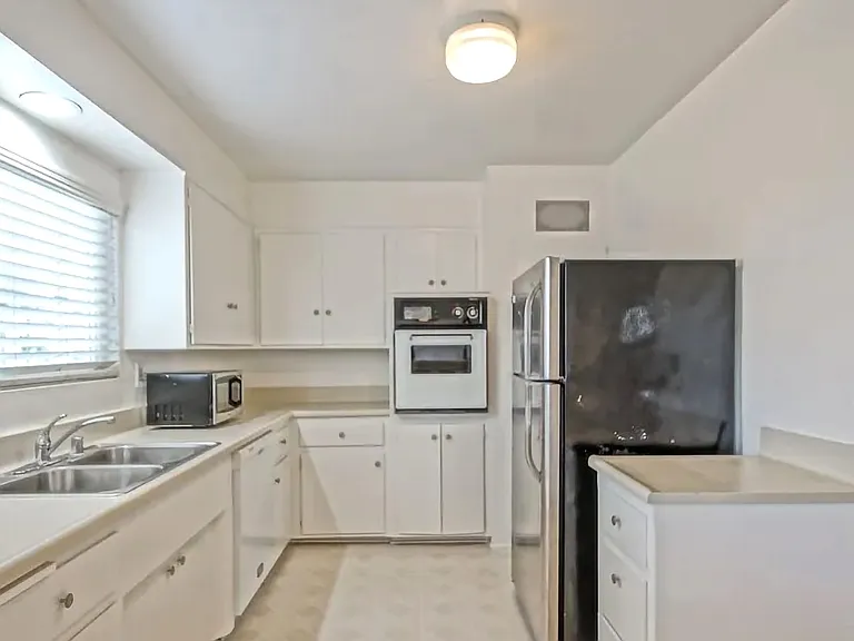 1500 Manhattan Ave #B — Photo 8
