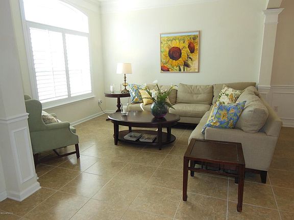 Front Flex Room-799