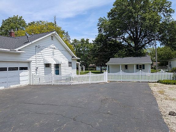Side garage entry