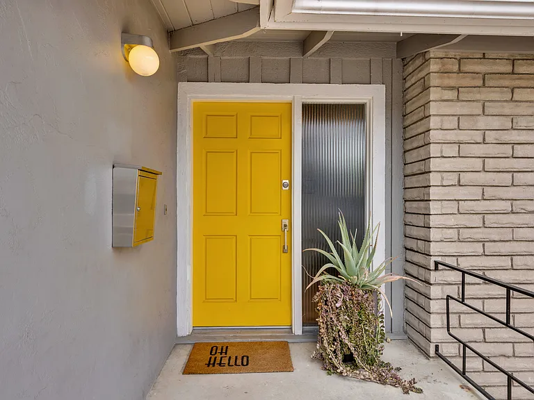 5621 Morro Way — Photo 2