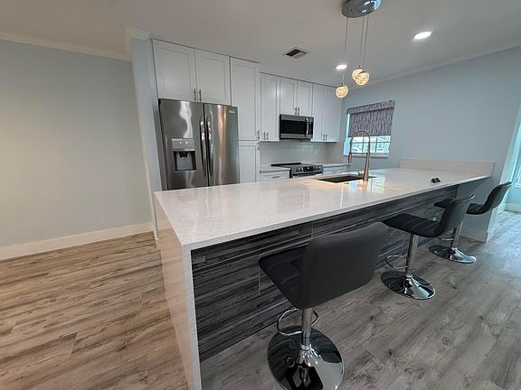 3rd image of 14516 CANALVIEW Drive #B