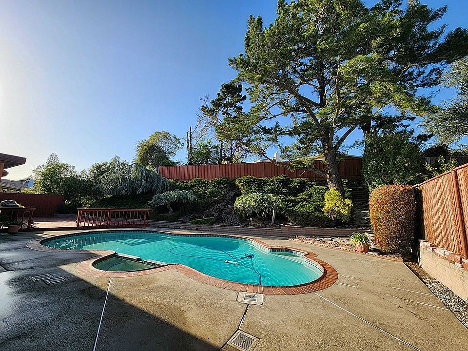 2nd image of 3684 Roxbury Ln
