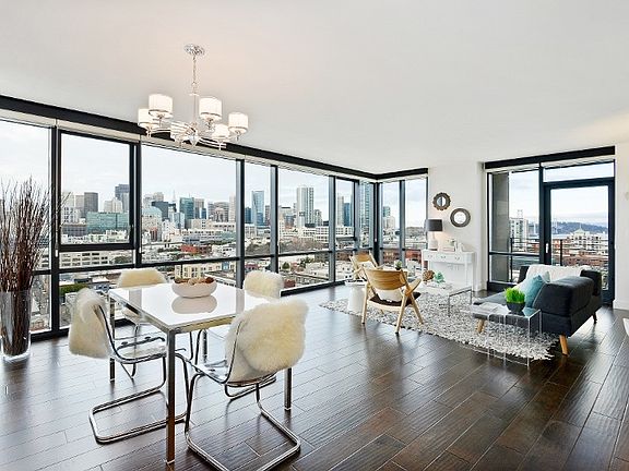 2nd image of 250 King St Unit 1516
