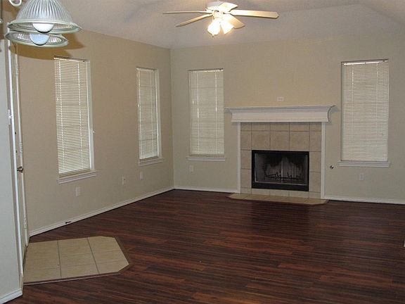 2nd image of 3107 110th St Unit A